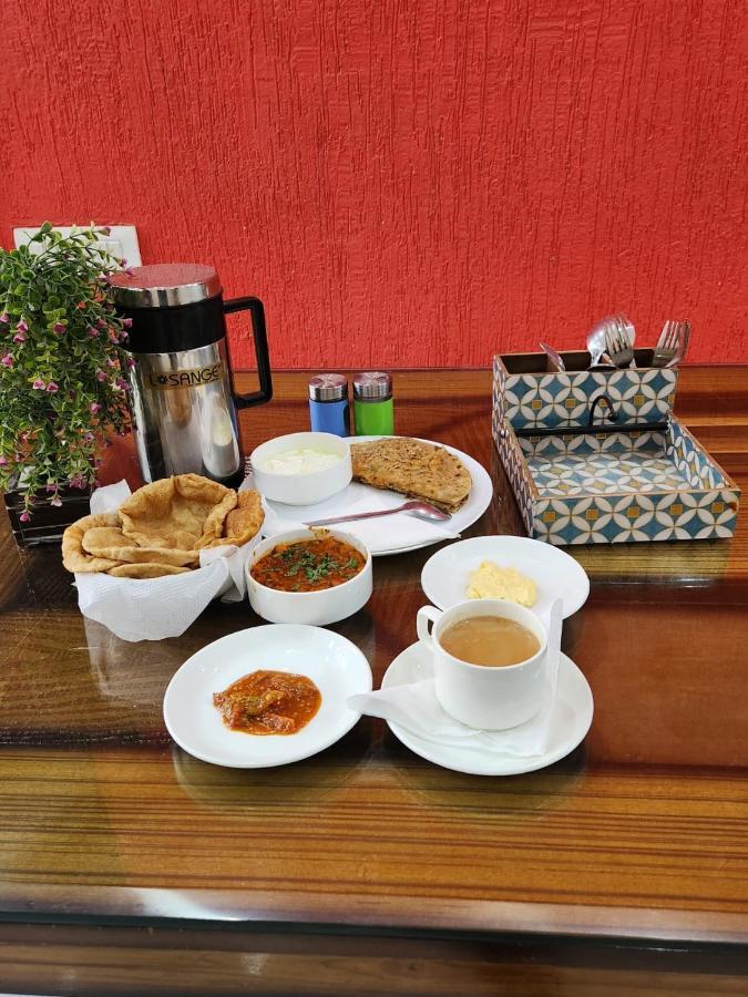 Hotel Ambe Inn By Ambience Delhi Igi Airport Nova Deli Exterior foto