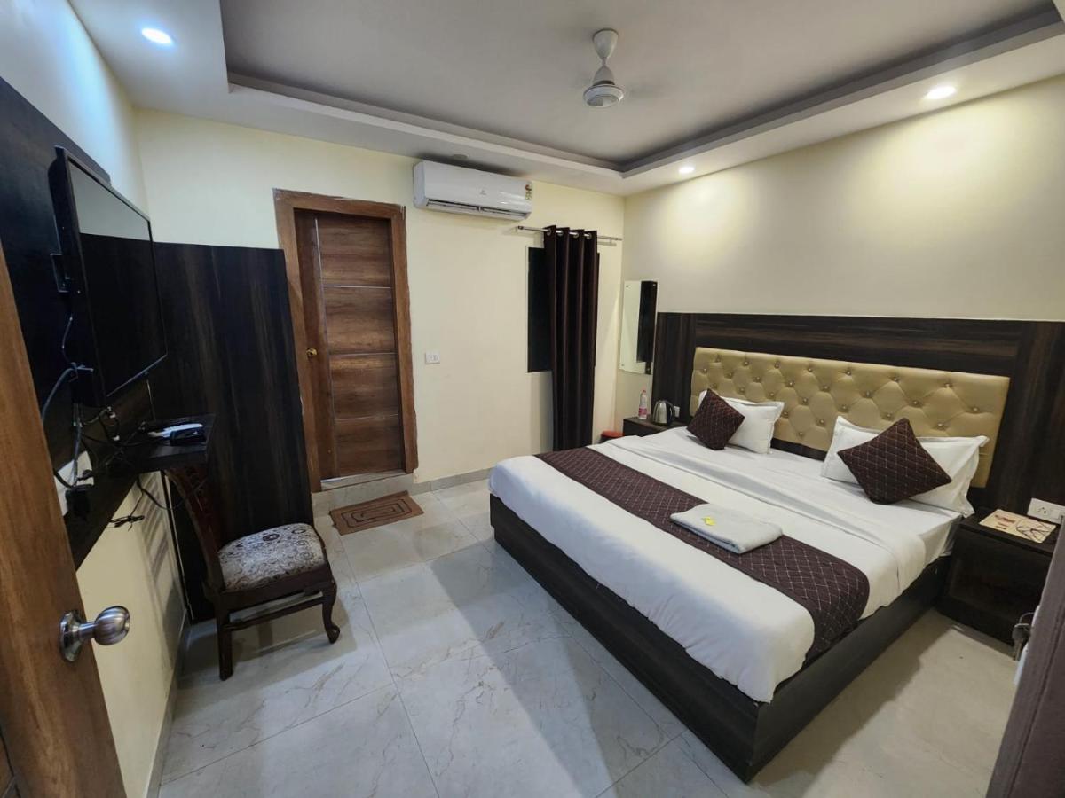 Hotel Ambe Inn By Ambience Delhi Igi Airport Nova Deli Exterior foto