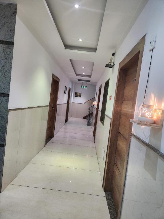 Hotel Ambe Inn By Ambience Delhi Igi Airport Nova Deli Exterior foto