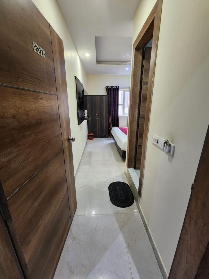 Hotel Ambe Inn By Ambience Delhi Igi Airport Nova Deli Exterior foto